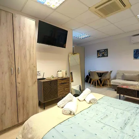 Odyssey 9 Urban 55m From μetro Apartmán Soluň