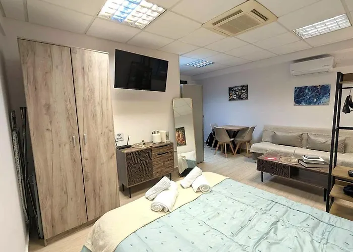 Odyssey 9 Urban 55m From μetro Apartman Szaloniki
